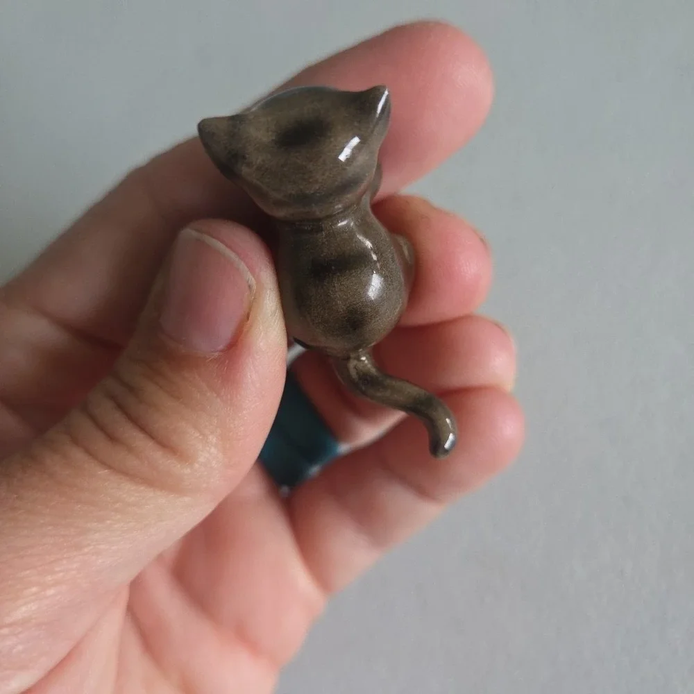 Hagen Renaker Thumb Sucking Cat Miniature Figure Style A-367